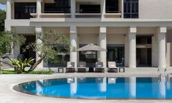The Colonnade (D10), Condominium #599641011